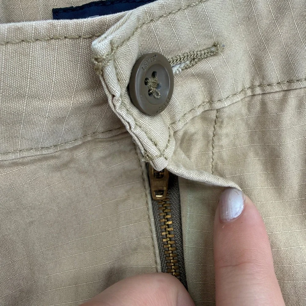 LEVI'S MEN'S CARRIER CARGO 9.5